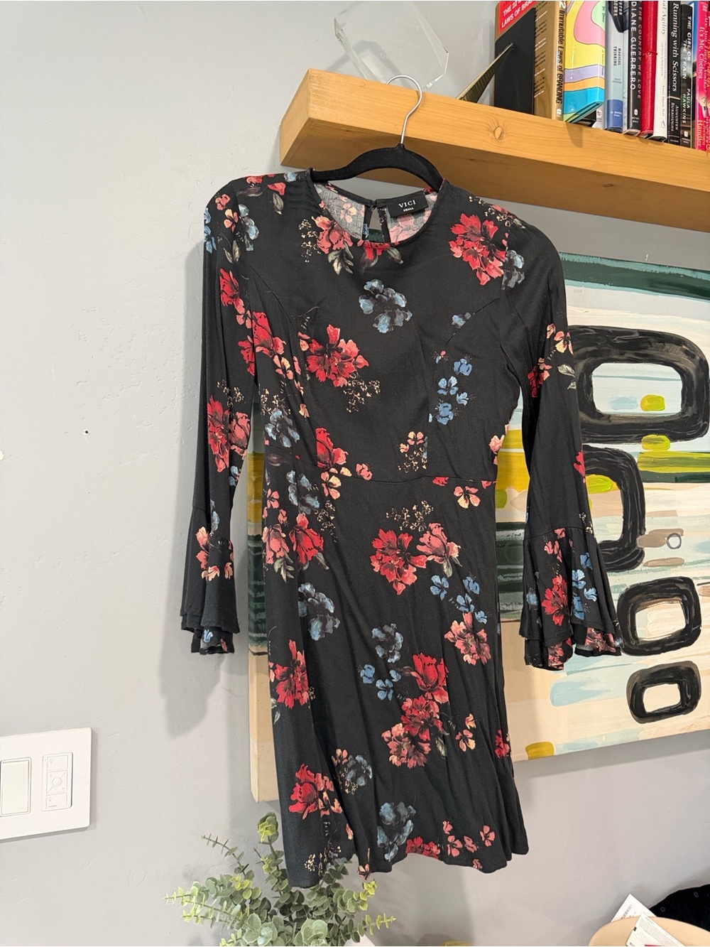 Vici Black Floral Long-Sleeve Ruffle-Hem Dress